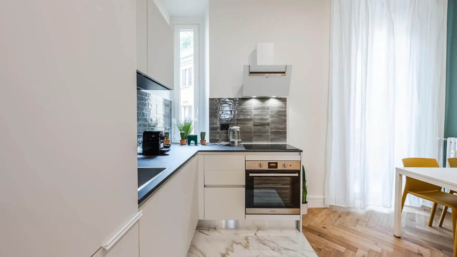 Central Modern 3-Room Flat - Near Metro & Park Milano