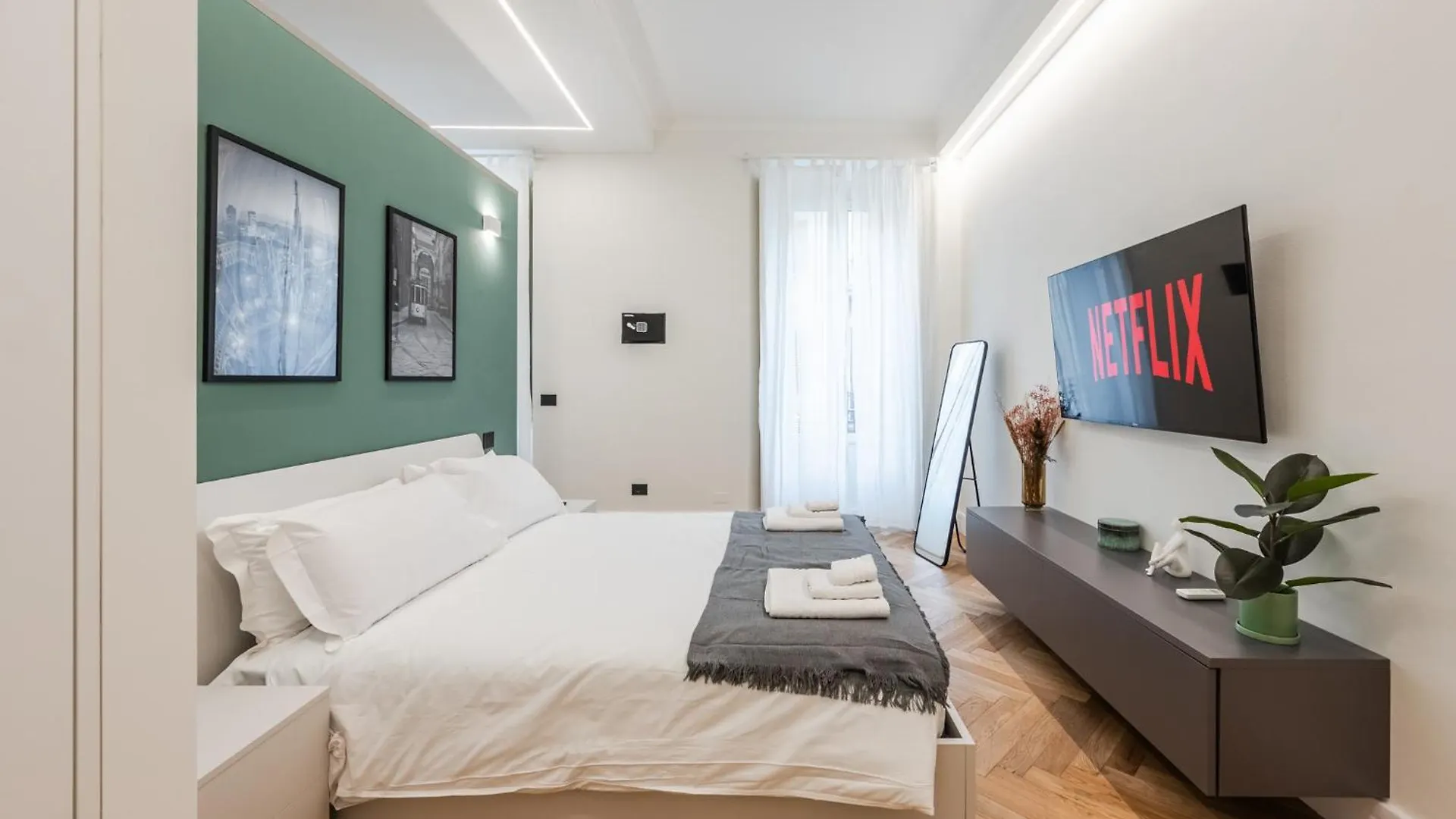 Central Modern 3-Room Flat - Near Metro & Park Milan 0*,  Italy